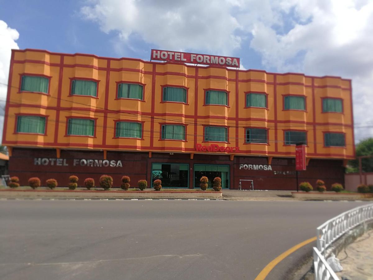 Hotel Formosa Jambi Paalmerah Экстерьер фото